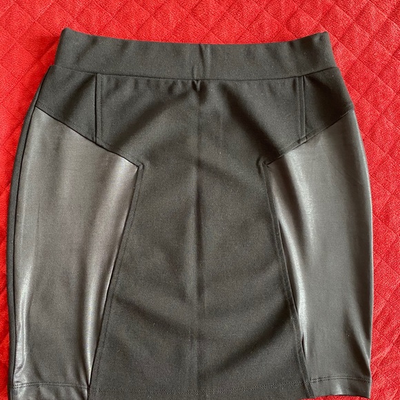 Black H&M mini skirt size 6 - Picture 5 of 7